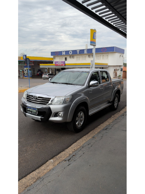 TOYOTA Hilux Caminhonete 2.7 16V 4P SRV FLEX CABINE DUPLA AUTOMÁTICO
