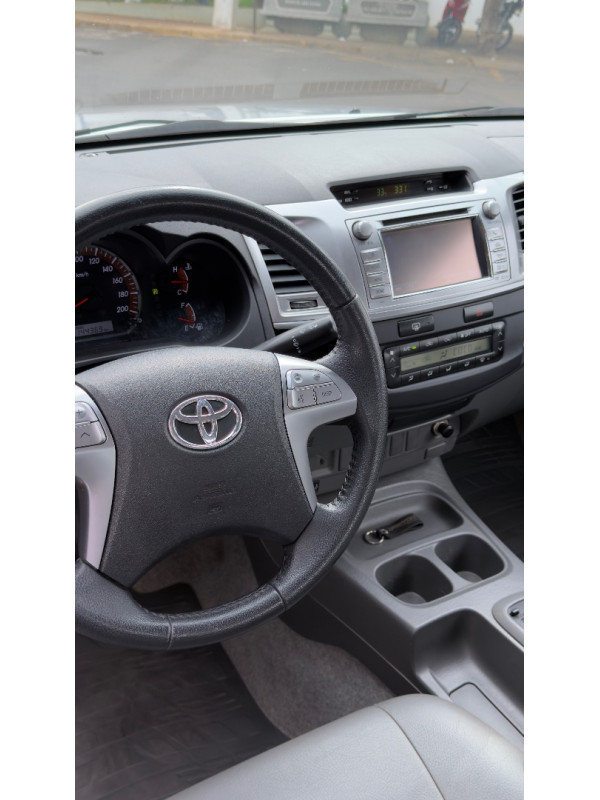 TOYOTA Hilux Caminhonete 2.7 16V 4P SRV FLEX CABINE DUPLA AUTOMÁTICO