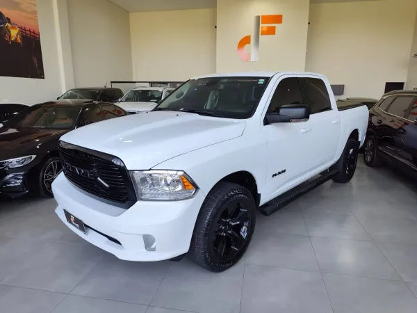 Classic 5.7 V8 LARAMIE NIGHT EDITION CD 4X4