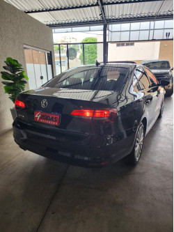 VOLKSWAGEN Jetta 2.0 4P FLEX CONFORTLINE TIPTRONIC AUTOMÁTICO