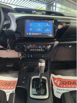 TOYOTA Hilux Caminhonete 2.8 16V 4P SR 4X4 DIESEL CABINE DUPLA AUTOMÁTICO
