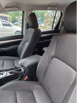 TOYOTA Hilux Caminhonete 2.8 16V 4P SR 4X4 DIESEL CABINE DUPLA AUTOMÁTICO