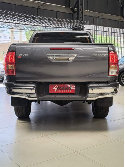 TOYOTA Hilux Caminhonete 2.8 16V 4P SR 4X4 DIESEL CABINE DUPLA AUTOMÁTICO