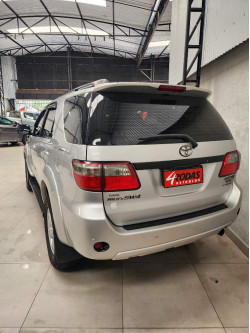 TOYOTA Hilux SW4 3.0 16V 4P SRV 4X4 7 LUGARES TURBO DIESEL AUTOMÁTICO