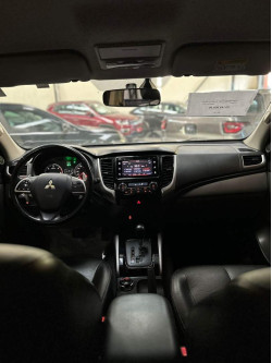 L 200 Triton 2.4 16V SPORT HPE TOP 4X4 CABINE DUPLA TURBO DIESEL AUTOMÁTICO