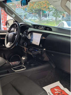 TOYOTA Hilux Caminhonete 2.8 16V 4P SR 4X4 DIESEL CABINE DUPLA AUTOMÁTICO