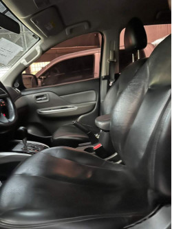 L 200 Triton 2.4 16V SPORT HPE TOP 4X4 CABINE DUPLA TURBO DIESEL AUTOMÁTICO