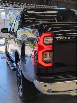 TOYOTA Hilux Caminhonete 2.8 16V SRX 4X4 DIESEL CABINE DUPLA AUTOMÁTICO