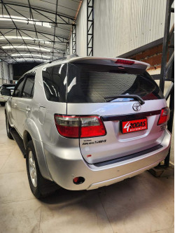 TOYOTA Hilux SW4 3.0 16V 4P SRV 4X4 7 LUGARES TURBO DIESEL AUTOMÁTICO