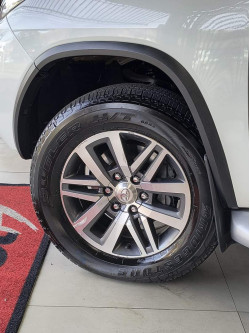 TOYOTA Hilux SW4 2.8 16V 4P SRX 4X4 7 LUGARES TURBO DIESEL AUTOMÁTICO
