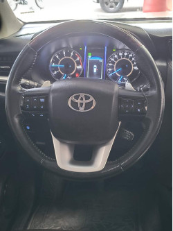 TOYOTA Hilux SW4 2.8 16V 4P SRX 4X4 7 LUGARES TURBO DIESEL AUTOMÁTICO