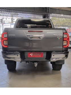 TOYOTA Hilux Caminhonete 2.8 16V SRX 4X4 TURBO DIESEL CABINE DUPLA AUTOMÁTICO