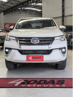 TOYOTA Hilux SW4 2.8 16V 4P SRX 4X4 7 LUGARES TURBO DIESEL AUTOMÁTICO