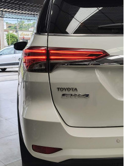 TOYOTA Hilux SW4 2.8 16V 4P SRX 4X4 7 LUGARES TURBO DIESEL AUTOMÁTICO