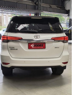 TOYOTA Hilux SW4 2.8 16V 4P SRX 4X4 7 LUGARES TURBO DIESEL AUTOMÁTICO