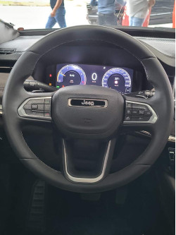 JEEP Commander 2.0 16V 4P TD380 OVERLAND TURBO DIESEL AUTOMÁTICO