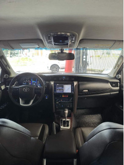 TOYOTA Hilux SW4 2.8 16V 4P SRX 4X4 7 LUGARES TURBO DIESEL AUTOMÁTICO