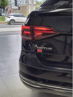 VOLKSWAGEN Virtus 1.0 4P 200 TSI FLEX HIGHLINE AUTOMÁTICO