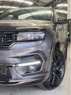 JEEP Commander 2.0 16V 4P HURRICANE 4 TURBO BLACKHAWK AUTOMÁTICO AT9