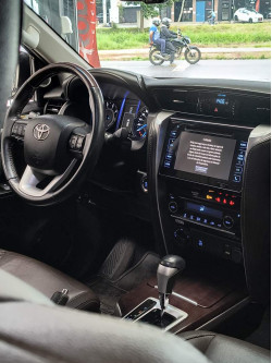 TOYOTA Hilux SW4 2.8 16V 4P SRX 4X4 7 LUGARES TURBO DIESEL AUTOMÁTICO