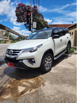 TOYOTA Hilux SW4 2.8 16V 4P SRX 4X4 7 LUGARES TURBO DIESEL AUTOMÁTICO