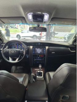 TOYOTA Hilux SW4 2.8 16V 4P SRX 4X4 7 LUGARES TURBO DIESEL AUTOMÁTICO