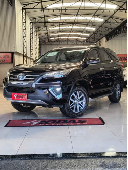 TOYOTA Hilux SW4 2.8 4P SRX 4X4 DIAMOND 7 LUGARES TURBO DIESEL AUTOMÁTICO