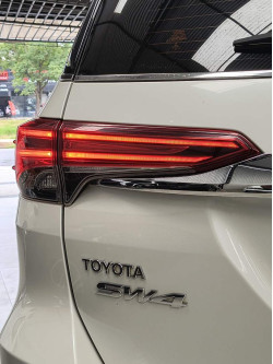 TOYOTA Hilux SW4 2.8 16V 4P SRX 4X4 7 LUGARES TURBO DIESEL AUTOMÁTICO