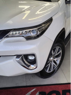 TOYOTA Hilux SW4 2.8 16V 4P SRX 4X4 7 LUGARES TURBO DIESEL AUTOMÁTICO