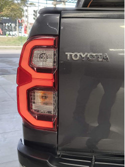 TOYOTA Hilux Caminhonete 2.8 16V SRX 4X4 TURBO DIESEL CABINE DUPLA AUTOMÁTICO
