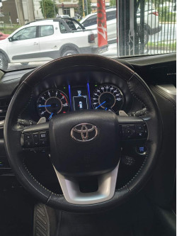 TOYOTA Hilux SW4 2.8 16V 4P SRX 4X4 7 LUGARES TURBO DIESEL AUTOMÁTICO