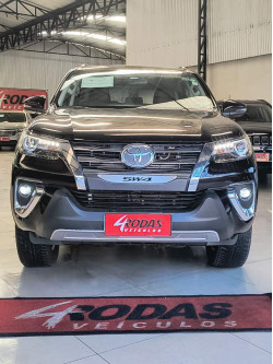 TOYOTA Hilux SW4 2.8 4P SRX 4X4 DIAMOND 7 LUGARES TURBO DIESEL AUTOMÁTICO