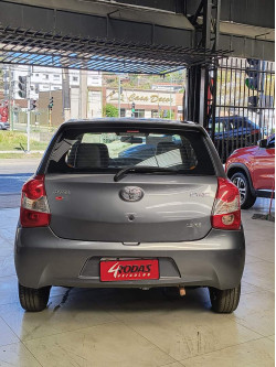 TOYOTA Etios Hatch 1.5 16V 4P FLEX XS