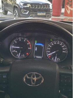 TOYOTA Hilux Caminhonete 2.8 16V SRX 4X4 TURBO DIESEL CABINE DUPLA AUTOMÁTICO