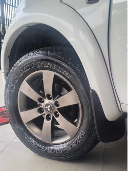 MITSUBISHI Pajero Dakar 3.2 16V 4P HPE S 4X4 TURBO DIESEL INTECOOLER 7 LUGARES AUTOMÁTICO
