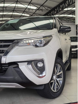 TOYOTA Hilux SW4 2.8 16V 4P SRX 4X4 7 LUGARES TURBO DIESEL AUTOMÁTICO