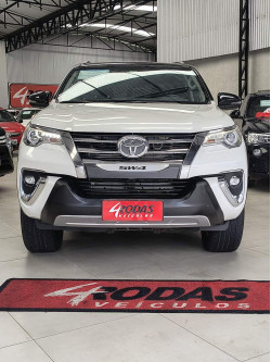 TOYOTA Hilux SW4 2.8 16V 4P SRX 4X4 7 LUGARES TURBO DIESEL AUTOMÁTICO