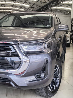 TOYOTA Hilux Caminhonete 2.8 16V SRX 4X4 TURBO DIESEL CABINE DUPLA AUTOMÁTICO