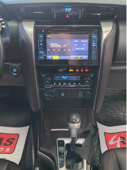 TOYOTA Hilux SW4 2.8 4P SRX 4X4 DIAMOND 7 LUGARES TURBO DIESEL AUTOMÁTICO