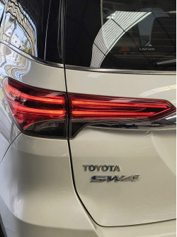 TOYOTA Hilux SW4 2.8 16V 4P SRX 4X4 7 LUGARES TURBO DIESEL AUTOMÁTICO