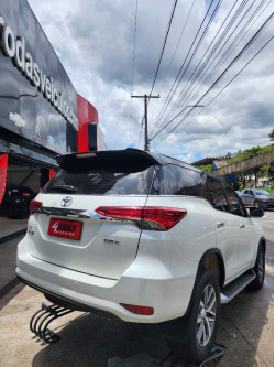 TOYOTA Hilux SW4 2.8 16V 4P SRX 4X4 7 LUGARES TURBO DIESEL AUTOMÁTICO