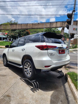 TOYOTA Hilux SW4 2.8 16V 4P SRX 4X4 7 LUGARES TURBO DIESEL AUTOMÁTICO