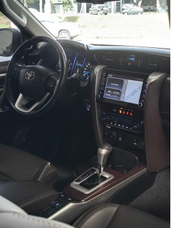 TOYOTA Hilux SW4 2.8 16V 4P SRX 4X4 7 LUGARES TURBO DIESEL AUTOMÁTICO