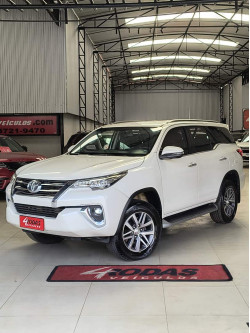 TOYOTA Hilux SW4 2.8 16V 4P SRX 4X4 7 LUGARES TURBO DIESEL AUTOMÁTICO