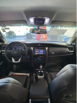 TOYOTA Hilux SW4 2.8 4P SRX 4X4 DIAMOND 7 LUGARES TURBO DIESEL AUTOMÁTICO