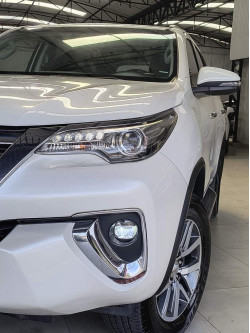 TOYOTA Hilux SW4 2.8 16V 4P SRX 4X4 7 LUGARES TURBO DIESEL AUTOMÁTICO