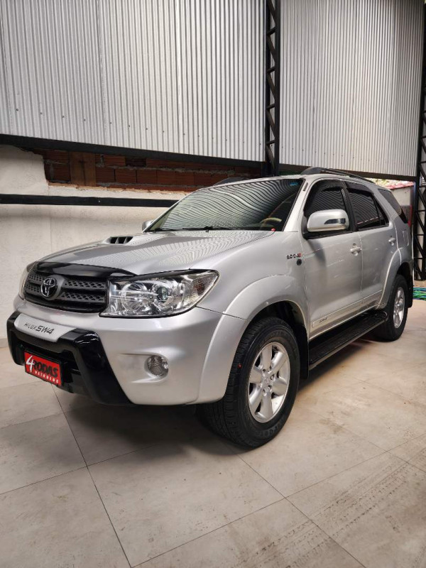 Hilux SW4 3.0 16V 4P SRV 4X4 7 LUGARES TURBO DIESEL AUTOMÁTICO