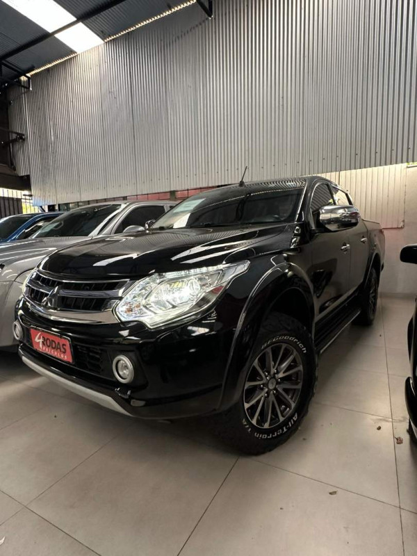 L 200 Triton 2.4 16V SPORT HPE TOP 4X4 CABINE DUPLA TURBO DIESEL AUTOMÁTICO