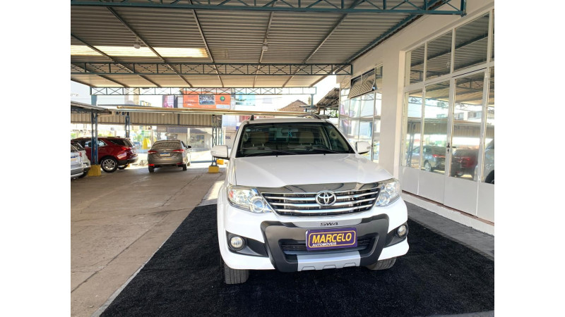 Hilux SW4 2.7 16V 4P SR AUTOMÁTICO