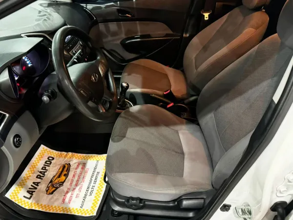 HYUNDAI HB20S 1.0 COMFORT PLUS 12V HYUNDAI HB20S 1.0 COMFORT PLUS 12V